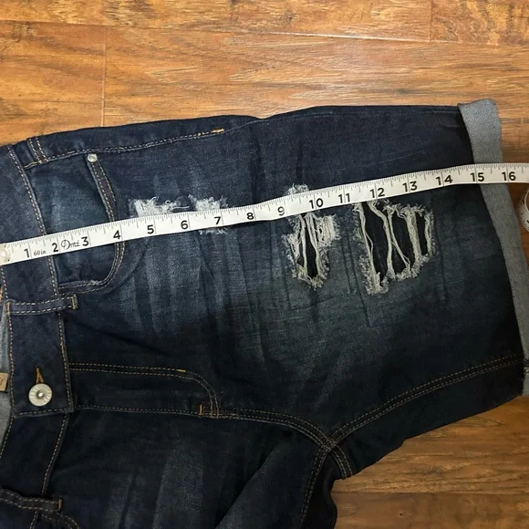 True Craft Dark Indigo Distressed Denim Bermuda Shorts Junior Size 11 - Picture 9 of 11